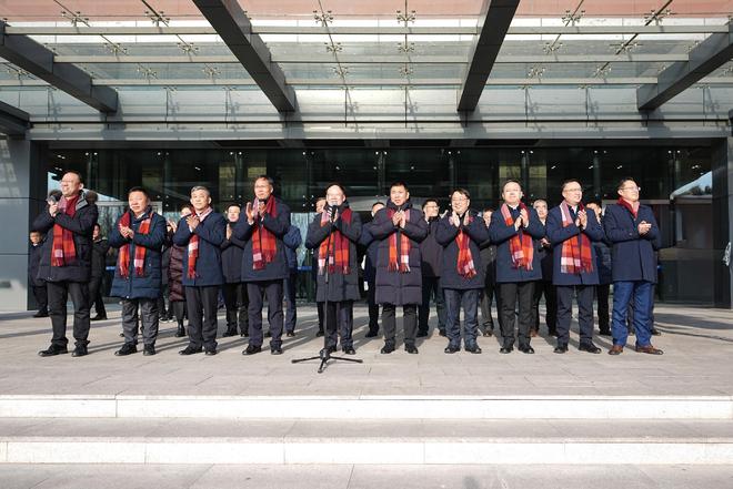 红旗HS6 PHEV热销势头强劲瓦力棋牌以最高礼遇致敬用户信赖(图9) 红旗HS6 PHEV热销势头强劲瓦力棋牌以最高礼遇致敬用户信赖(图9)